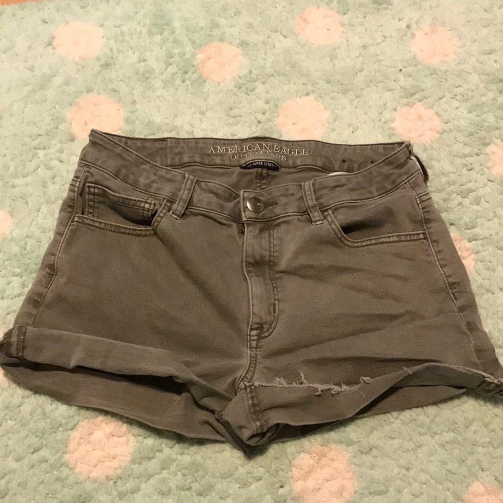 American Eagle Camo green Super stretch shorts